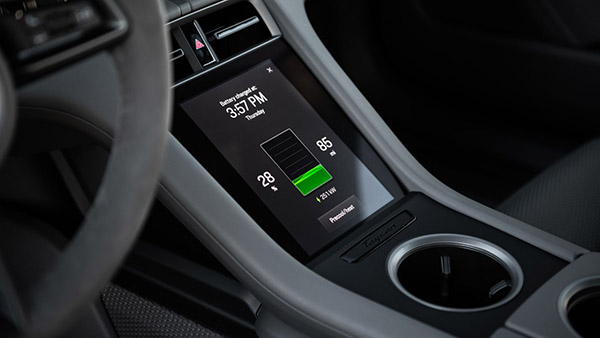 രണ്ടര മണിക്കൂർ ചാർജിംഗ് സമയത്തിൽ അമേരിക്കൻ ക്രോസ്-കൺട്രി റൺ റെക്കോർഡ് സ്ഥാപിച്ച് Porche Taycan