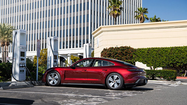 രണ്ടര മണിക്കൂർ ചാർജിംഗ് സമയത്തിൽ അമേരിക്കൻ ക്രോസ്-കൺട്രി റൺ റെക്കോർഡ് സ്ഥാപിച്ച് Porche Taycan