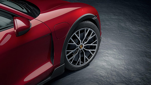 Taycan ഇലക്ട്രിക് കാറിന്റെ ഡെലിവറി രാജ്യത്ത് ആരംഭിച്ച് Porsche