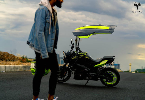 മഴയും വെയിലും ഏൽക്കേണ്ട; ഹിറ്റായി ഇരുചക്ര വാഹനങ്ങളിലെ പുത്തൻ ഷീൽഡ് സജ്ജീകരണം