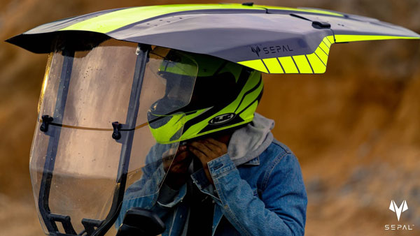 മഴയും വെയിലും ഏൽക്കേണ്ട; ഹിറ്റായി ഇരുചക്ര വാഹനങ്ങളിലെ പുത്തൻ ഷീൽഡ് സജ്ജീകരണം