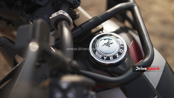 കണ്ണഞ്ചിപ്പിക്കുന്ന സ്റ്റൈലിംഗും മികച്ച പെർഫോമെൻസും! Yezdi Adventure റിവ്യൂ വിശേഷങ്ങൾ