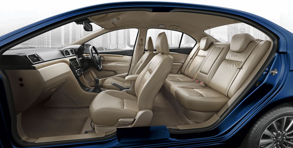 പപ്പടമെന്ന വിളിയെല്ലാം കാറ്റിൽ പറത്തും! 6 എയർബാഗുകളുമായി ഉടൻ വരുന്ന Maruti Suzuki കാറുകൾ