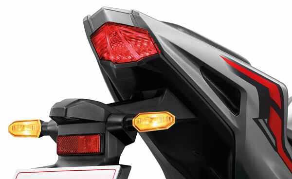 2022 Yamaha R15 V4 Vs Honda CBR150R: എഞ്ചിന്‍, ഫീച്ചര്‍, വില താരതമ്യം ഇത്