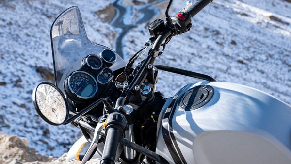 Royal Enfield Scram 411 നിരത്തുകളിലേക്ക്; അരങ്ങേറ്റം നാളെ Royal Enfield Scram 411 നിരത്തുകളിലേക്ക്; അരങ്ങേറ്റം നാളെ