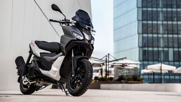 RS660 -ക്ക് പുത്തൻ സ്റ്റാർസ് & സ്ട്രൈപ്സ് പെയിന്റ് തീം അവതരിപ്പിച്ച് Aprilia