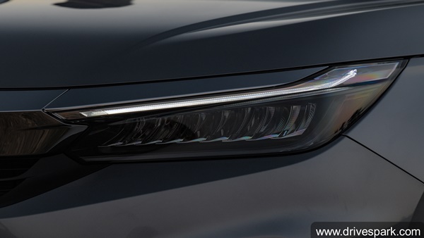 ഇന്ത്യയിൽ യുണീക്ക് & അഗ്രസ്സീവ് ലുക്കിംഗ് DRL -കളുമായി എത്തുന്ന കാറുകൾ