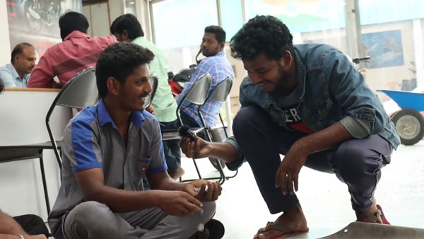 ഒറ്റ രൂപ നാണയങ്ങൾ കൂട്ടിവെച്ച് 2.6 ലക്ഷത്തിന്റെ Bajaj Dominar സ്വന്തമാക്കി തമിഴ്നാട് സ്വദേശി