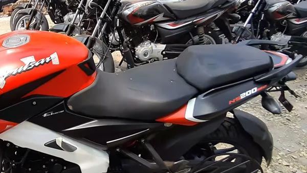 Pulsar NS200 മോഡലിലേക്ക് പുതിയ ബ്ലാക്ക് അലോയ് വീലുകൾ അവതരിപ്പിച്ച് Bajaj Pulsar NS200 മോഡലിലേക്ക് പുതിയ ബ്ലാക്ക് അലോയ് വീലുകൾ അവതരിപ്പിച്ച് Bajaj