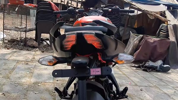 Pulsar NS200 മോഡലിലേക്ക് പുതിയ ബ്ലാക്ക് അലോയ് വീലുകൾ അവതരിപ്പിച്ച് Bajaj Pulsar NS200 മോഡലിലേക്ക് പുതിയ ബ്ലാക്ക് അലോയ് വീലുകൾ അവതരിപ്പിച്ച് Bajaj