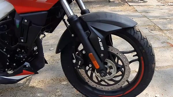 Pulsar NS200 മോഡലിലേക്ക് പുതിയ ബ്ലാക്ക് അലോയ് വീലുകൾ അവതരിപ്പിച്ച് Bajaj Pulsar NS200 മോഡലിലേക്ക് പുതിയ ബ്ലാക്ക് അലോയ് വീലുകൾ അവതരിപ്പിച്ച് Bajaj