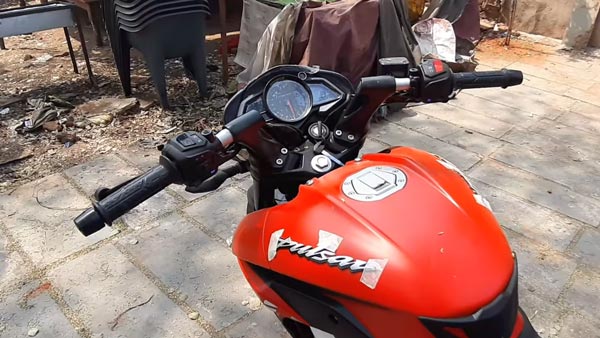 Pulsar NS200 മോഡലിലേക്ക് പുതിയ ബ്ലാക്ക് അലോയ് വീലുകൾ അവതരിപ്പിച്ച് Bajaj Pulsar NS200 മോഡലിലേക്ക് പുതിയ ബ്ലാക്ക് അലോയ് വീലുകൾ അവതരിപ്പിച്ച് Bajaj