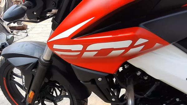 Pulsar NS200 മോഡലിലേക്ക് പുതിയ ബ്ലാക്ക് അലോയ് വീലുകൾ അവതരിപ്പിച്ച് Bajaj Pulsar NS200 മോഡലിലേക്ക് പുതിയ ബ്ലാക്ക് അലോയ് വീലുകൾ അവതരിപ്പിച്ച് Bajaj