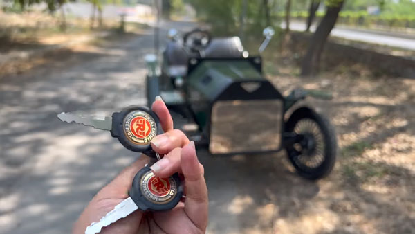 ആൾട്ടോ & ബുള്ളറ്റ് പാർട്സുകൾ ചേർത്ത് ഒരു അടിപോളി വിന്റേജ് ഇലക്ട്രിക് കാർ; വീഡിയോ