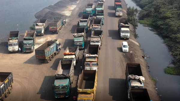 കളിയല്ല ഇത് കാര്യം! ഇന്ത്യയിലെ ആദ്യ സ്റ്റീൽ റോഡ് ഗുജറാത്തിൽ