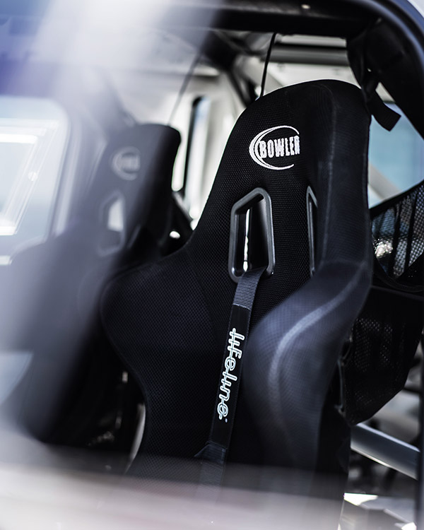 ബോണ്ട് ഫ്രാഞ്ചൈസിയുടെ 60 -ാം വാർഷികം ആഘോഷിക്കാൻ സ്പെഷ്യൽ എഡിഷൻ Defender അവതരിപ്പിച്ച് Land Rover