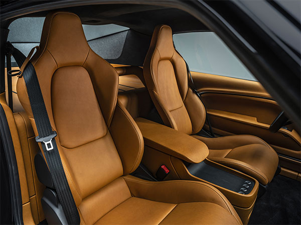 ക്ലാസിക്ക് ലുക്കിൽ മോഡേൺ പവർപ്ലാന്റുമായി ലിമിറ്റഡ് എഡിഷൻ 1967 Ford Mustang EV