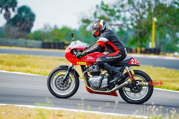 റോയല് എന്ഫീല്ഡ് കോണ്ടിനെന്റല് GT-R650 & GT കപ്പ്: റെട്രോ റേസിംഗിനെ അടുത്തറിയാം റോയല് എന്ഫീല്ഡ് കോണ്ടിനെന്റല് GT-R650 & GT കപ്പ്: റെട്രോ റേസിംഗിനെ അടുത്തറിയാം