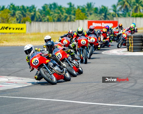 റോയല് എന്ഫീല്ഡ് കോണ്ടിനെന്റല് GT-R650 & GT കപ്പ്: റെട്രോ റേസിംഗിനെ അടുത്തറിയാം റോയല് എന്ഫീല്ഡ് കോണ്ടിനെന്റല് GT-R650 & GT കപ്പ്: റെട്രോ റേസിംഗിനെ അടുത്തറിയാം