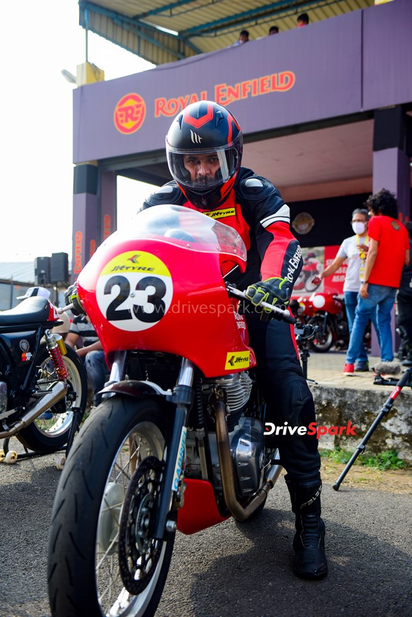 റോയല് എന്ഫീല്ഡ് കോണ്ടിനെന്റല് GT-R650 & GT കപ്പ്: റെട്രോ റേസിംഗിനെ അടുത്തറിയാം റോയല് എന്ഫീല്ഡ് കോണ്ടിനെന്റല് GT-R650 & GT കപ്പ്: റെട്രോ റേസിംഗിനെ അടുത്തറിയാം