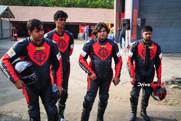 റോയല് എന്ഫീല്ഡ് കോണ്ടിനെന്റല് GT-R650 & GT കപ്പ്: റെട്രോ റേസിംഗിനെ അടുത്തറിയാം റോയല് എന്ഫീല്ഡ് കോണ്ടിനെന്റല് GT-R650 & GT കപ്പ്: റെട്രോ റേസിംഗിനെ അടുത്തറിയാം