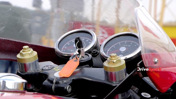 റോയല് എന്ഫീല്ഡ് കോണ്ടിനെന്റല് GT-R650 & GT കപ്പ്: റെട്രോ റേസിംഗിനെ അടുത്തറിയാം റോയല് എന്ഫീല്ഡ് കോണ്ടിനെന്റല് GT-R650 & GT കപ്പ്: റെട്രോ റേസിംഗിനെ അടുത്തറിയാം