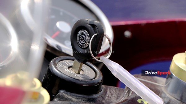 റോയല് എന്ഫീല്ഡ് കോണ്ടിനെന്റല് GT-R650 & GT കപ്പ്: റെട്രോ റേസിംഗിനെ അടുത്തറിയാം റോയല് എന്ഫീല്ഡ് കോണ്ടിനെന്റല് GT-R650 & GT കപ്പ്: റെട്രോ റേസിംഗിനെ അടുത്തറിയാം