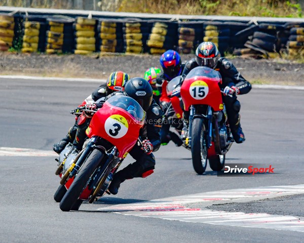 റോയല് എന്ഫീല്ഡ് കോണ്ടിനെന്റല് GT-R650 & GT കപ്പ്: റെട്രോ റേസിംഗിനെ അടുത്തറിയാം റോയല് എന്ഫീല്ഡ് കോണ്ടിനെന്റല് GT-R650 & GT കപ്പ്: റെട്രോ റേസിംഗിനെ അടുത്തറിയാം