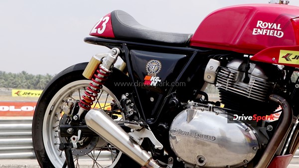 റോയല് എന്ഫീല്ഡ് കോണ്ടിനെന്റല് GT-R650 & GT കപ്പ്: റെട്രോ റേസിംഗിനെ അടുത്തറിയാം റോയല് എന്ഫീല്ഡ് കോണ്ടിനെന്റല് GT-R650 & GT കപ്പ്: റെട്രോ റേസിംഗിനെ അടുത്തറിയാം