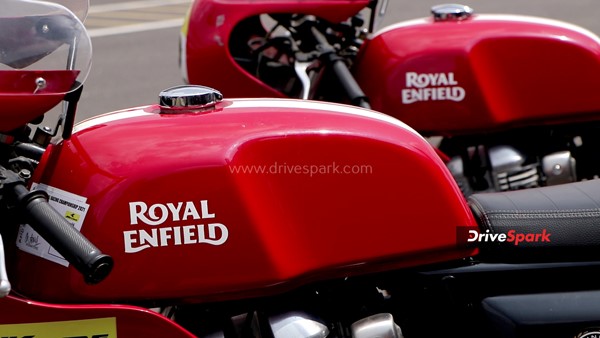 റോയല് എന്ഫീല്ഡ് കോണ്ടിനെന്റല് GT-R650 & GT കപ്പ്: റെട്രോ റേസിംഗിനെ അടുത്തറിയാം റോയല് എന്ഫീല്ഡ് കോണ്ടിനെന്റല് GT-R650 & GT കപ്പ്: റെട്രോ റേസിംഗിനെ അടുത്തറിയാം