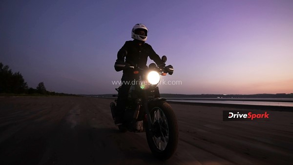 ഹിമാലയനെ പോലെ, പക്ഷേ ഹിമാലയനല്ല! പുത്തൻ Scram 411 മോഡലിന്റെ റിവ്യൂ വിശേഷങ്ങൾ