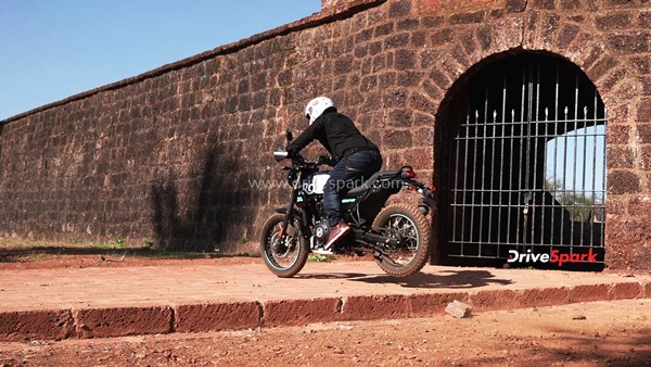 ഹിമാലയനെ പോലെ, പക്ഷേ ഹിമാലയനല്ല! പുത്തൻ Scram 411 മോഡലിന്റെ റിവ്യൂ വിശേഷങ്ങൾ