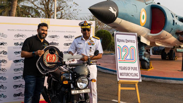 ധ്യാൻ ശ്രീനിവാസൻ മുതൽ നേവി റിയർ അഡ്മിറൽ വരെ; Royal Enfield 650 Twins ലിമിറ്റഡ് എഡിഷൻ കരസ്ഥമാക്കിയ പ്രമുഖർ 