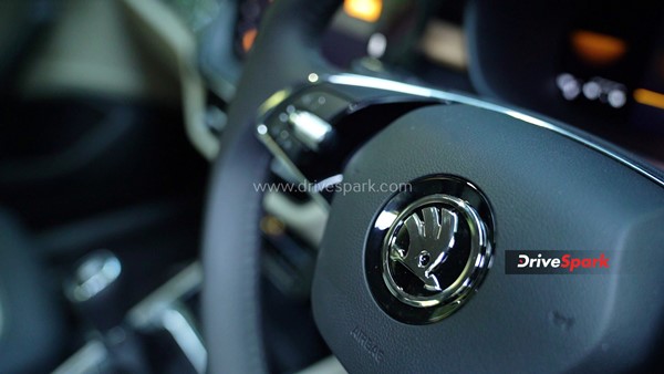 പെർഫോമെൻസും കംഫർട്ടും ചെർന്ന മികച്ച പാക്കേജ്; Skoda Slavia 1.5 ഫസ്റ്റ് ഡ്രൈവ് വിശേഷങ്ങൾ