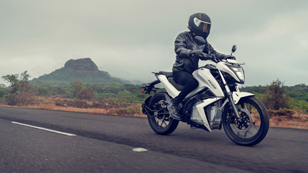 ആരാകും മിടുക്കൻ? മാറ്റുരയ്ക്കാം Oben Rorr, Revolt RV400, Tork Kratos R ഇലക്‌ട്രിക് മോട്ടോർസൈക്കിളുകൾ തമ്മിൽ 