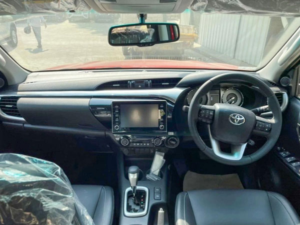 ലോഞ്ചിന് മുന്നോടിയായി ഡീലർഷിക്കുകളിൽ വിസ്മയം നിറച്ച് Toyota Hilux പിക്കപ്പ് ട്രക്കുകൾ