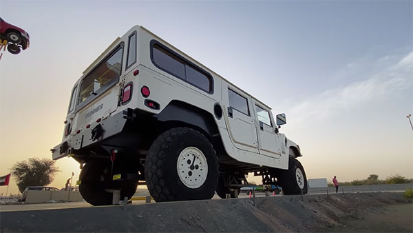 അംബോ ജംബൻ!! ലോകത്തിലെ ഏറ്റവും വലിയ Hummer H1 എസ്യുവി; വീഡിയോ അംബോ ജംബൻ!! ലോകത്തിലെ ഏറ്റവും വലിയ Hummer H1 എസ്യുവി; വീഡിയോ