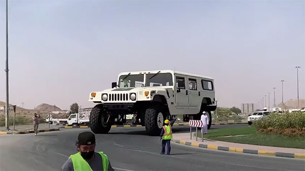 അംബോ ജംബൻ!! ലോകത്തിലെ ഏറ്റവും വലിയ Hummer H1 എസ്യുവി; വീഡിയോ അംബോ ജംബൻ!! ലോകത്തിലെ ഏറ്റവും വലിയ Hummer H1 എസ്യുവി; വീഡിയോ