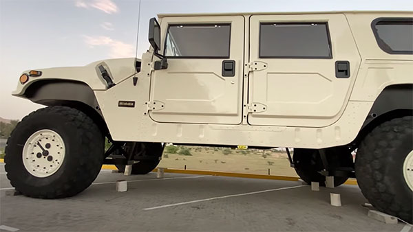 അംബോ ജംബൻ!! ലോകത്തിലെ ഏറ്റവും വലിയ Hummer H1 എസ്യുവി; വീഡിയോ അംബോ ജംബൻ!! ലോകത്തിലെ ഏറ്റവും വലിയ Hummer H1 എസ്യുവി; വീഡിയോ