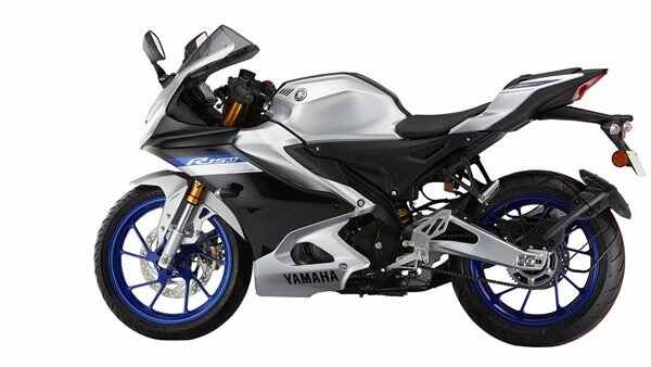 2022 Yamaha R15 V4 Vs Honda CBR150R: എഞ്ചിന്‍, ഫീച്ചര്‍, വില താരതമ്യം ഇത്