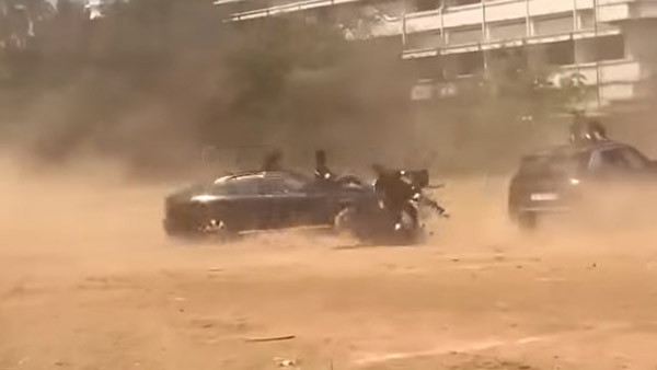 റാഷ് ഡ്രൈവിംഗിന് പെൺകുട്ടികൾക്ക് കിട്ടിയ മുട്ടൻ പണി; 3 മണിക്കൂർ ബോധവൽക്കരണ ക്ലാസ് സമ്മാനിച്ചത് വൈറൽ വീഡിയോ