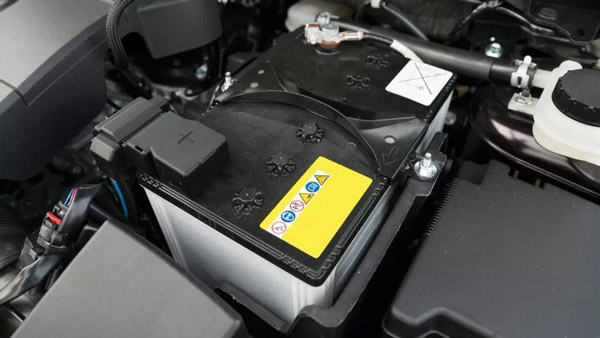 സ്വന്തം പ്രായം പോലെ തന്നെ കാർ ബാറ്ററിയുടെ പ്രായത്തിലും വേണം ഒരു ശ്രദ്ധ! സ്വന്തം പ്രായം പോലെ തന്നെ കാർ ബാറ്ററിയുടെ പ്രായത്തിലും വേണം ഒരു ശ്രദ്ധ!