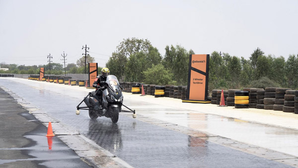 ടു-വീലർ സേഫ്റ്റിയ്ക്കായി അഡ്വാൻസ്ഡ് ടെക്ക് പ്രദർശിപ്പിച്ച് കോണ്ടിനെന്റൽ ഇന്ത്യ; വിശദാംശങ്ങൾ