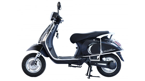 ഒന്നും രണ്ടുമല്ല! ട്രക്കിനുള്ളിൽ കത്തി നശിച്ചത് 20 ഇലക്ട്രിക് സ്കൂട്ടറുകൾ