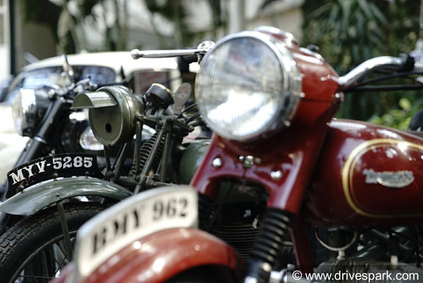 ഒന്നല്ല രണ്ടല്ല എട്ട് ഇരട്ടി! 15 വർഷത്തിന് മുകളിലുള്ള വാഹനങ്ങളുടെ റീ-രജിസ്ട്രേഷൻ ഫീസ് കുത്തനെ ഉയർത്തി ഗതാഗത മന്ത്രാലയം