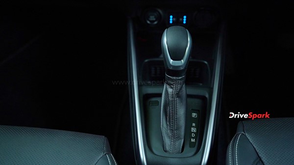 സുരക്ഷയും ഉണ്ട്, ഫീച്ചറും ഉണ്ട്, മാറ്റങ്ങളുമായി Maruti XL6; റിവ്യൂ വിശേഷങ്ങള്‍ ഇതാ