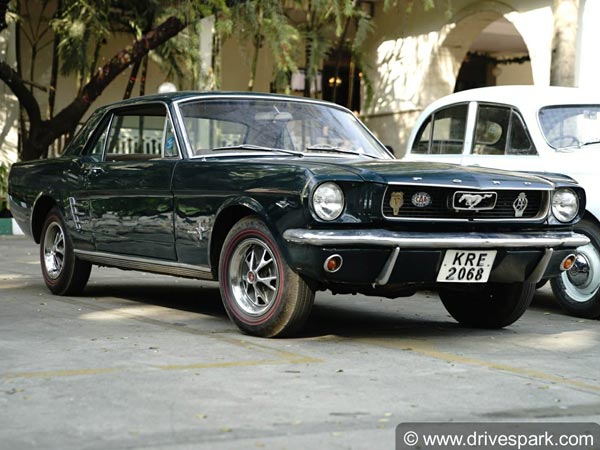 ഒന്നല്ല രണ്ടല്ല എട്ട് ഇരട്ടി! 15 വർഷത്തിന് മുകളിലുള്ള വാഹനങ്ങളുടെ റീ-രജിസ്ട്രേഷൻ ഫീസ് കുത്തനെ ഉയർത്തി ഗതാഗത മന്ത്രാലയം