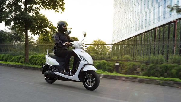 തീപിടിച്ച പശ്ചാത്തലത്തിൽ 2,000 ഇലക്ട്രിക് സ്‌കൂട്ടറുകൾ തിരികെവിളിച്ച് Pure EV 