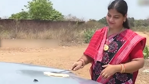 കൊടും ചൂടില്‍ കാറിന്റെ ബോണറ്റില്‍ ചപ്പാത്തി ചുട്ട് യുവതി; വീഡിയോ വൈറല്‍