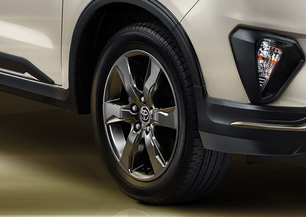 മാറ്റത്തിനൊരുങ്ങി Toyota Innova; അവതരണം ദീപാവലിയോടെ